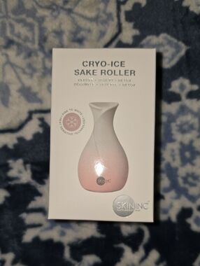 Skininc Cryo-Ice Sake Roller in Pink White